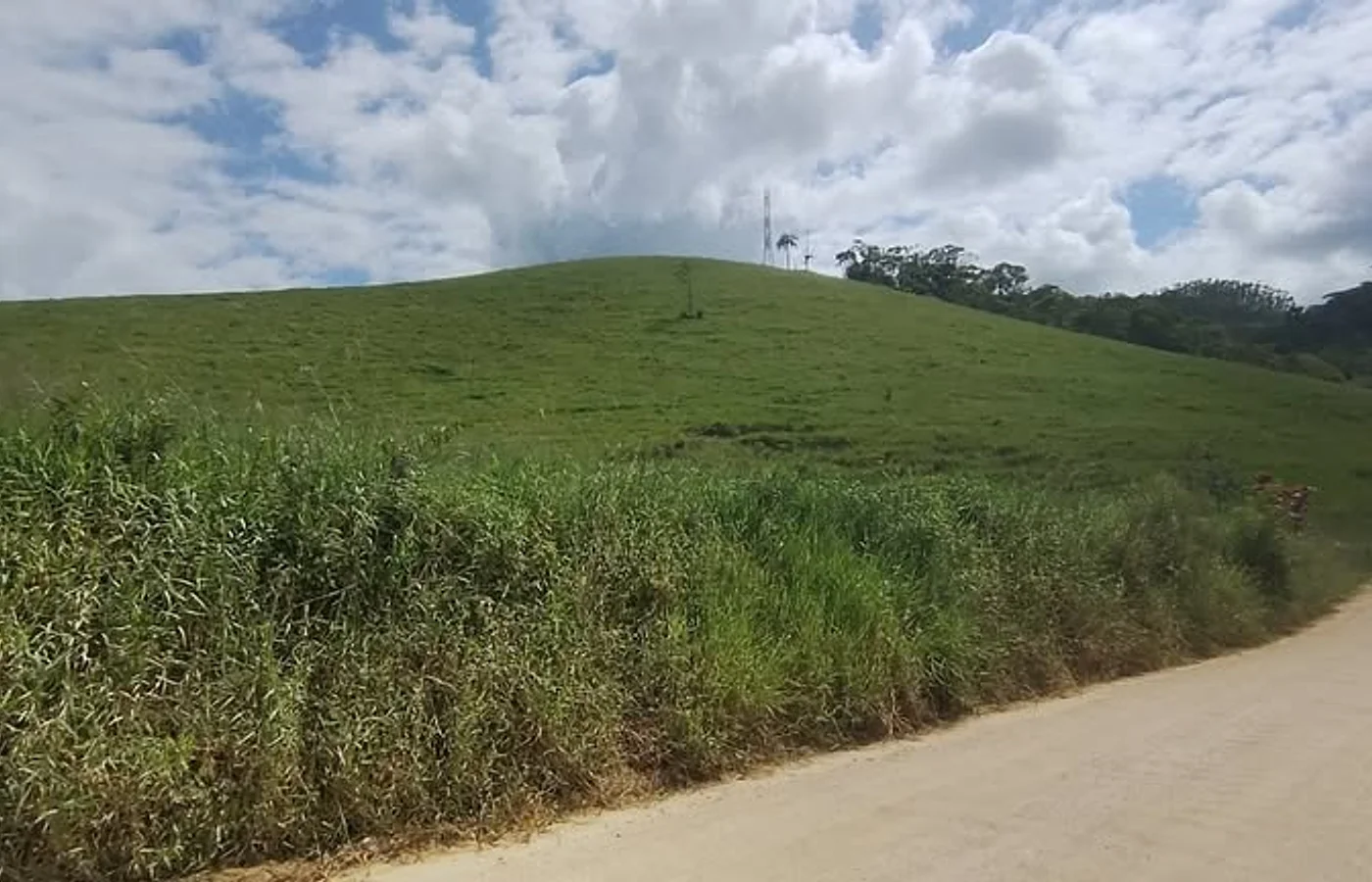 CHÁCARA COM  2,86 HECTARES COM NASCENTE E EXCELENTE LOCALIZAÇÃO